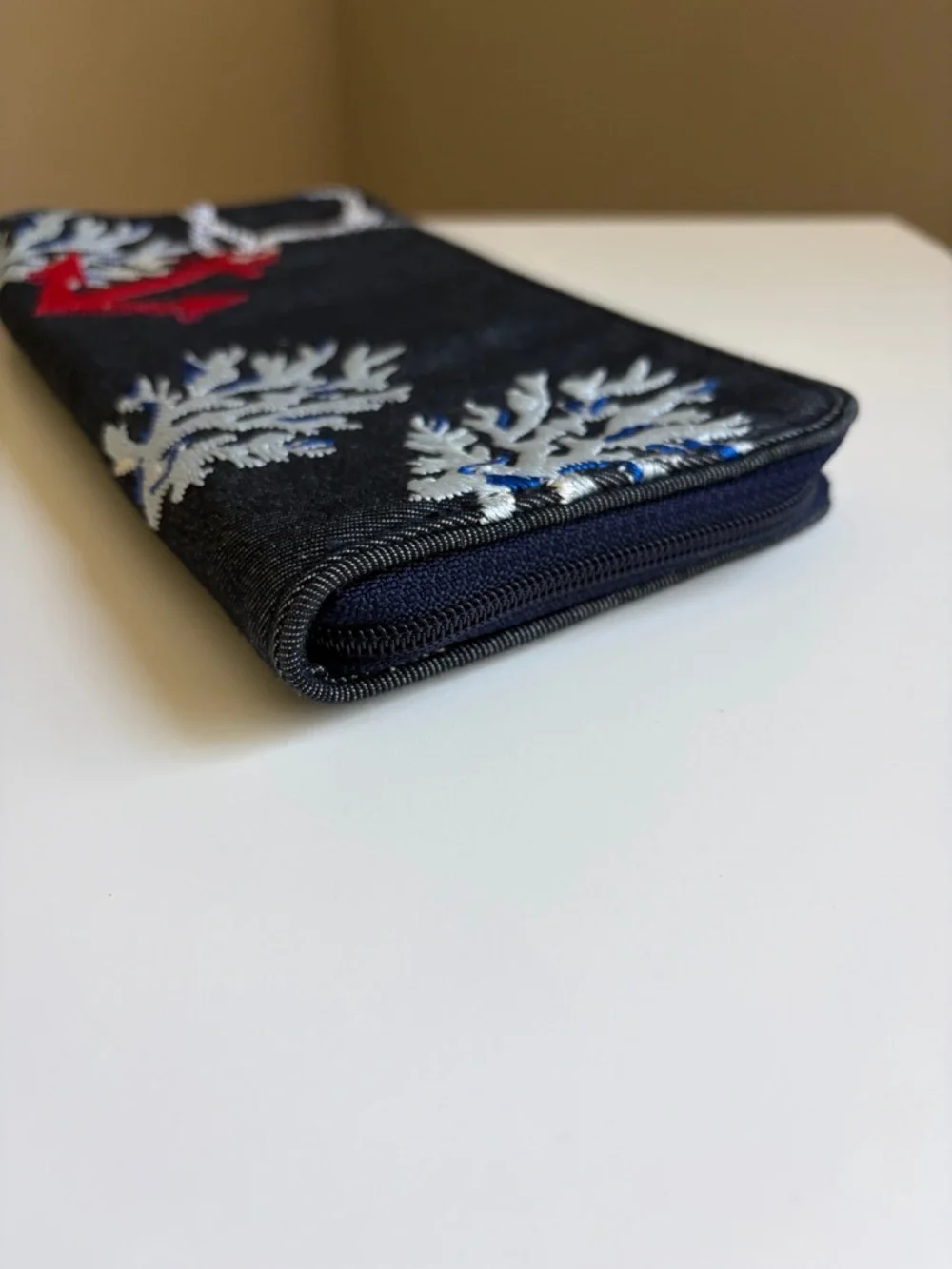 Vera Bradley Beach Wallet - Picture 6 of 11